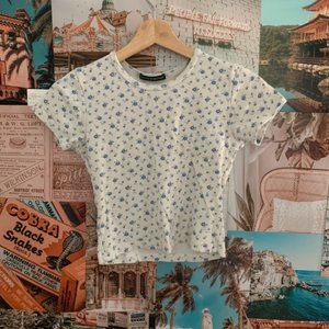 brandy melville ribbed blue floral ashlyn top! 💙